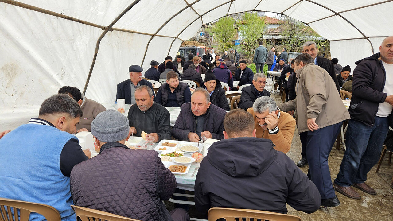 Kınıkdeliler’de Yağmur Ve Şükür Duası Geniş Katılımla Gerçekleştirildi 5
