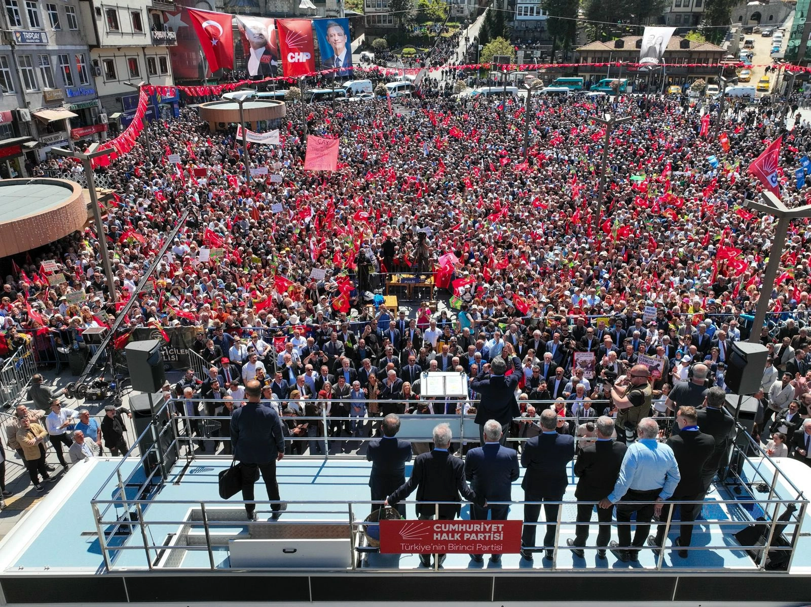Özgür Özel’in Rize Mitingindeki Banka Kasası Iddiası Siyaset Gündemini Sarstı 2