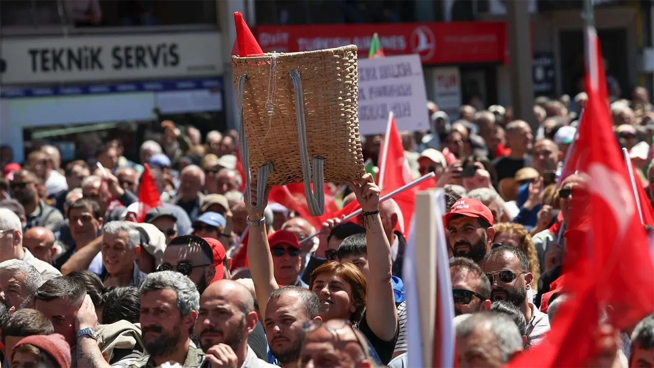 Özgür Özel’in Rize Mitingindeki Banka Kasası Iddiası Siyaset Gündemini Sarstı 3