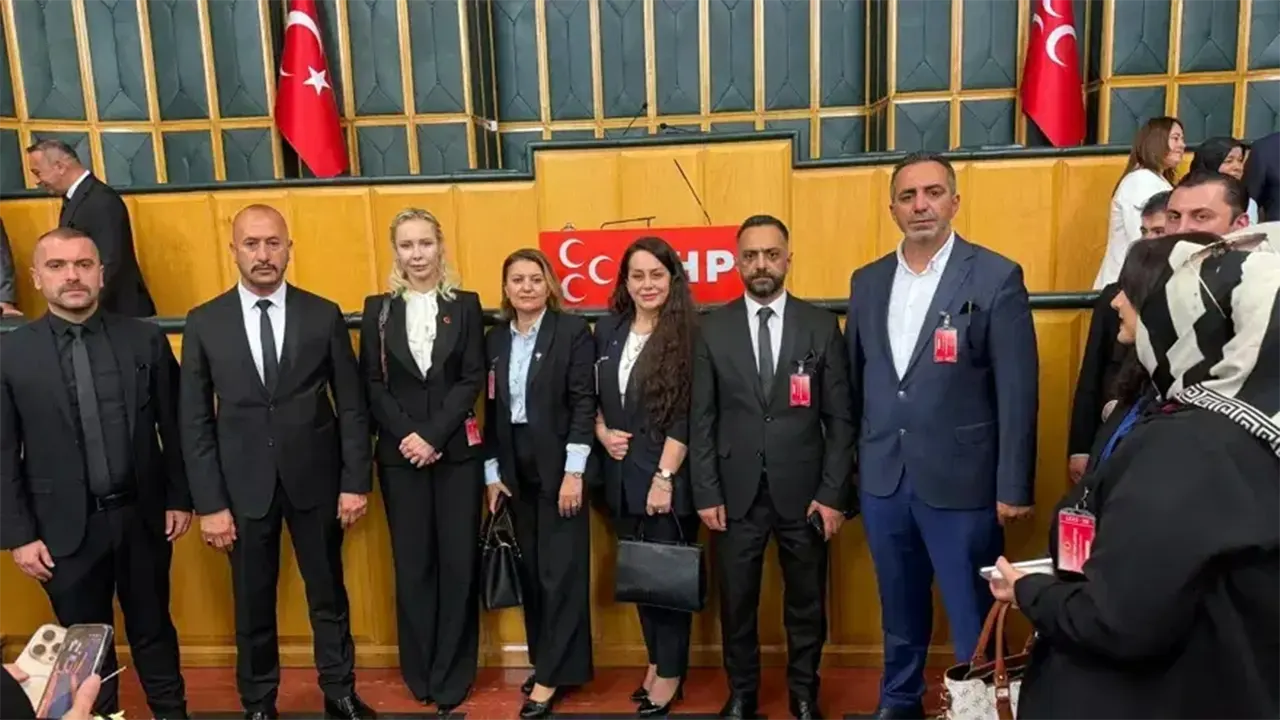 İbrahim Tatlıses'in Eski Eşi Siyasete Girdi Mhp'de Görev Aldı 2