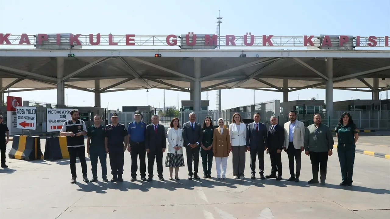 Bakan Göktaş Gurbetçileri Sınırda Karşıladı 'Onlar Bizim Gurur Kaynağımız' 2