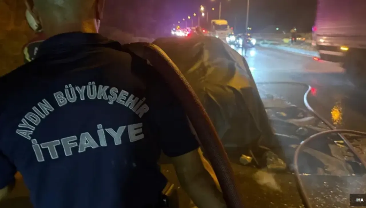 30 Yıllık Itfaiyeci Şaştı Kaldı Elektrikli Araç Yandı, 12 Saatte Söndürülemedi! 3