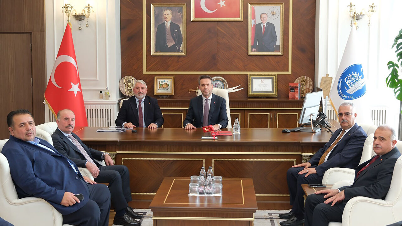 Bakan Alparslan Bayraktar’dan Çorum Beledi̇yesi̇’ne Zi̇yaret (2)
