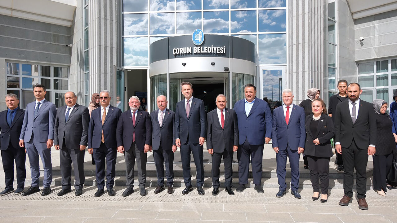 Bakan Alparslan Bayraktar’dan Çorum Beledi̇yesi̇’ne Zi̇yaret (4)