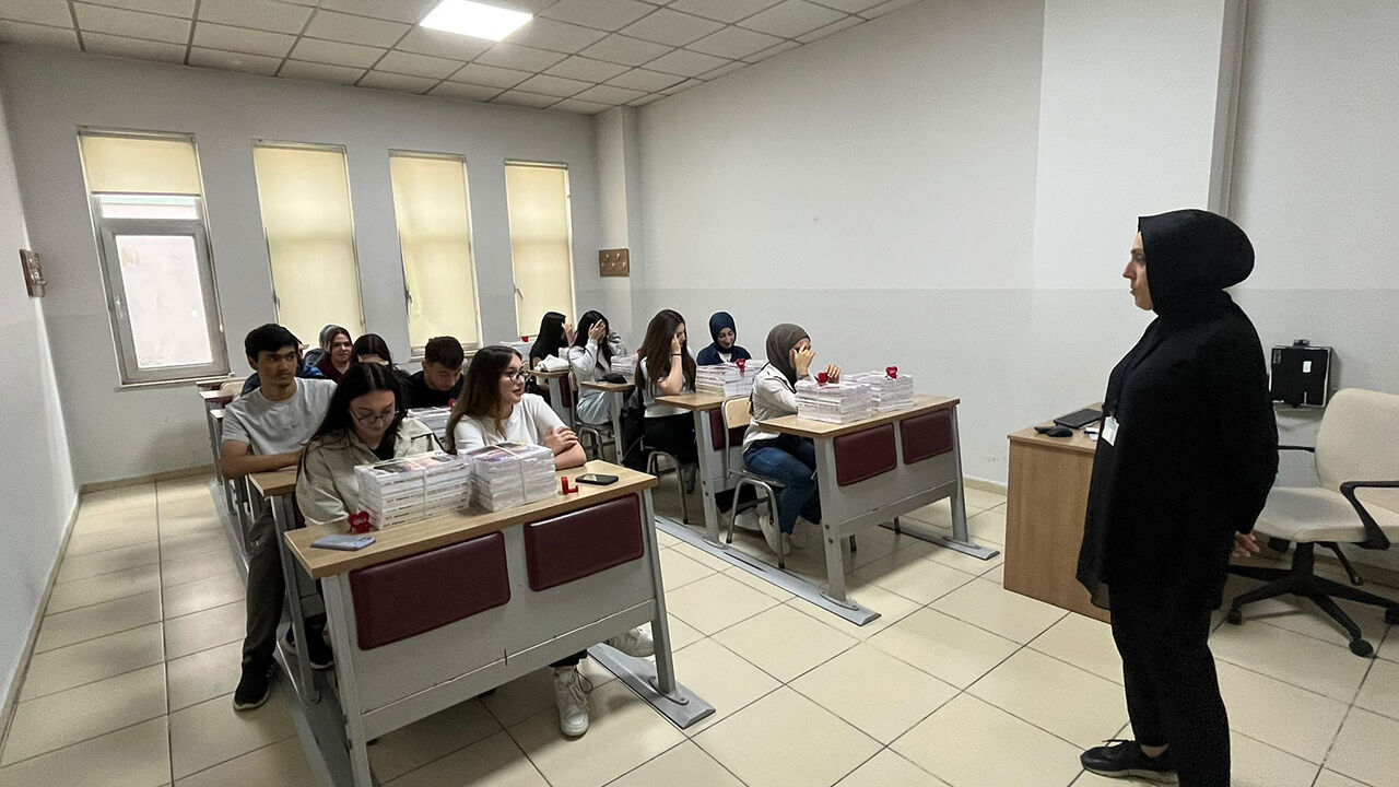 Beledi̇ye Yks Maratonunda Gençleri̇n Yaninda (4)