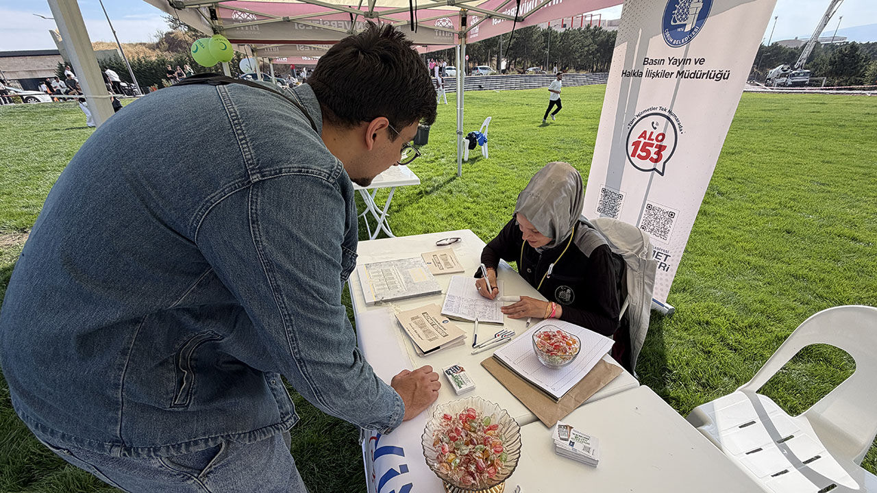 Çorum Beledi̇yesi̇ Üni̇versi̇teli̇leri̇ Kampüste Karşiladi (3)