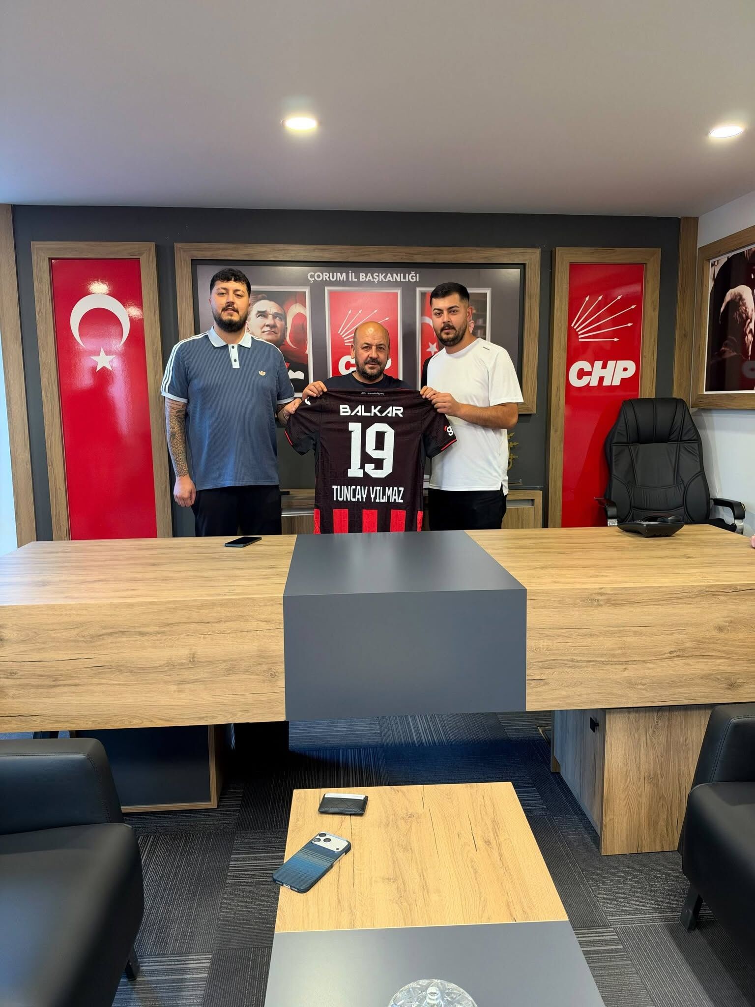 Çorum Fk Taraftar Gruplarından Chp Çorum İl Başkanlığı’na Ziyaret 5
