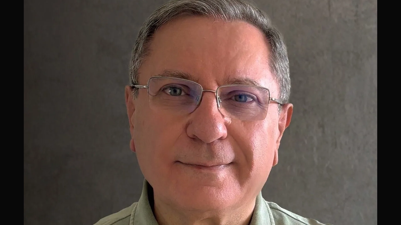 Ahmet Ilbars 32