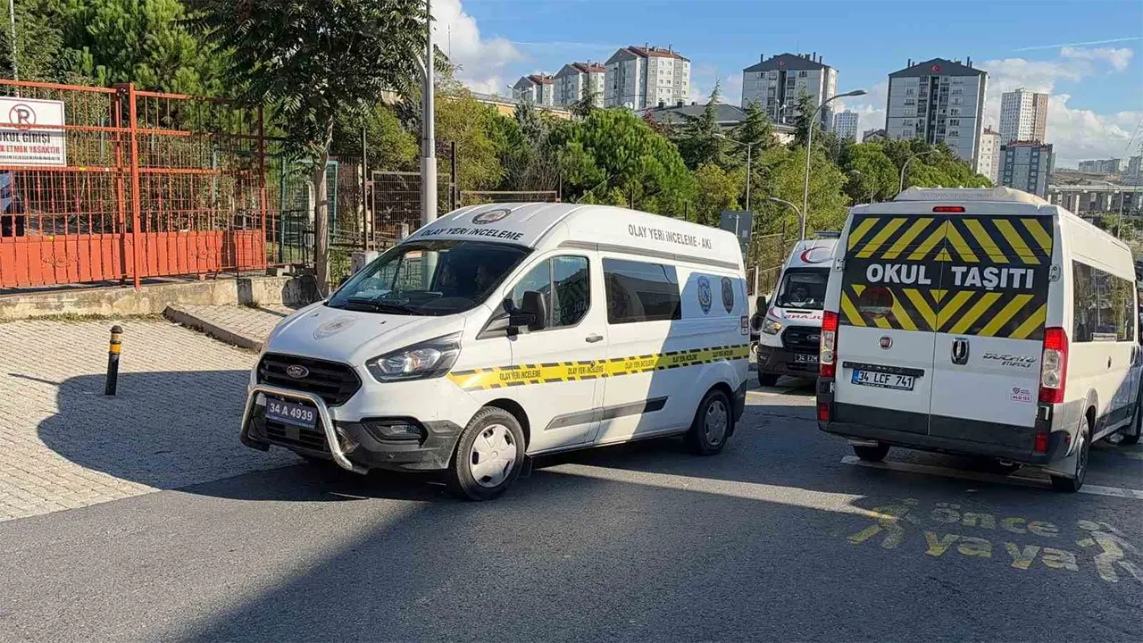Okulda Bıçaklı Kavga Dehşeti 5 Öğrenci Hastaneye Kaldırıldı 2